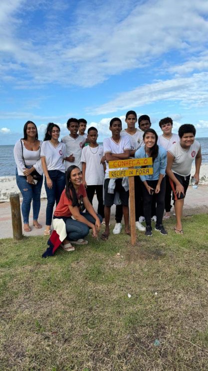 ALUNOS DA REDE PÚBLICA INSTALAM PLACAS DE CONSCIENTIZAÇÃO AMBIENTAL NAS PRAIAS DE PORTO SEGURO 22