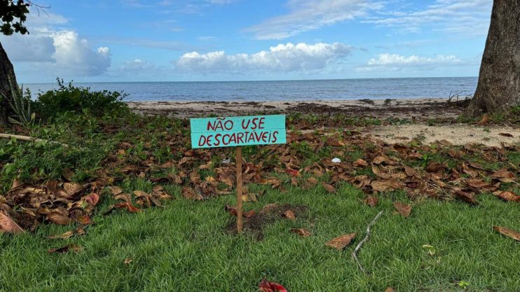 ALUNOS DA REDE PÚBLICA INSTALAM PLACAS DE CONSCIENTIZAÇÃO AMBIENTAL NAS PRAIAS DE PORTO SEGURO 19