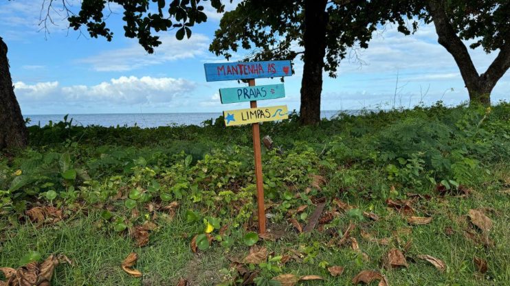 ALUNOS DA REDE PÚBLICA INSTALAM PLACAS DE CONSCIENTIZAÇÃO AMBIENTAL NAS PRAIAS DE PORTO SEGURO 18