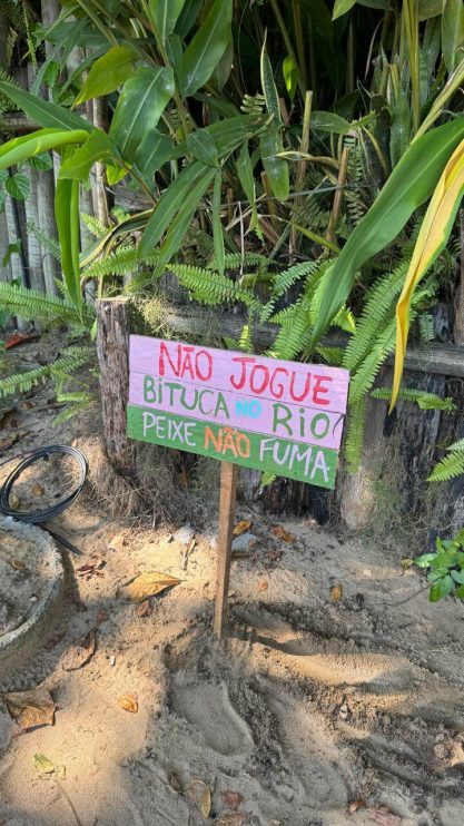 ALUNOS DA REDE PÚBLICA INSTALAM PLACAS DE CONSCIENTIZAÇÃO AMBIENTAL NAS PRAIAS DE PORTO SEGURO 16