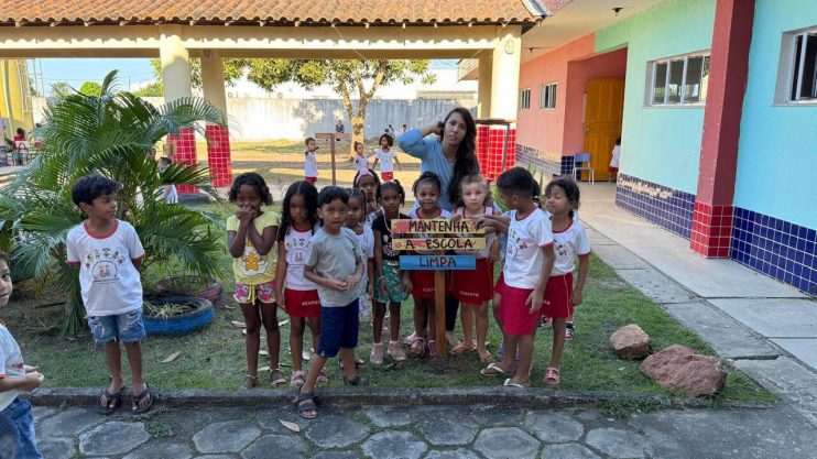 ALUNOS DA REDE PÚBLICA INSTALAM PLACAS DE CONSCIENTIZAÇÃO AMBIENTAL NAS PRAIAS DE PORTO SEGURO 14