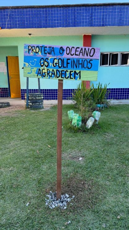 ALUNOS DA REDE PÚBLICA INSTALAM PLACAS DE CONSCIENTIZAÇÃO AMBIENTAL NAS PRAIAS DE PORTO SEGURO 11