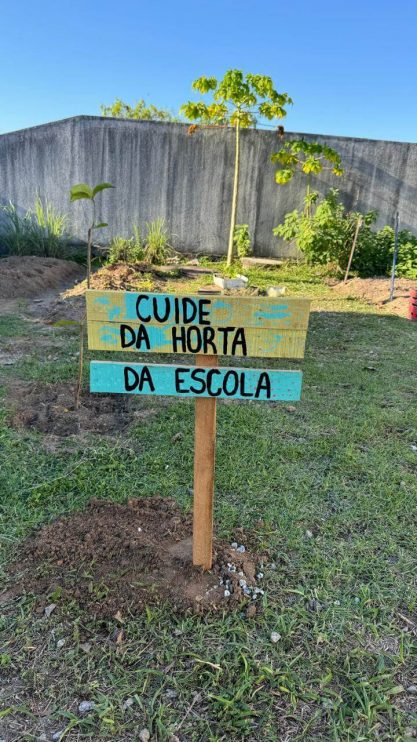 ALUNOS DA REDE PÚBLICA INSTALAM PLACAS DE CONSCIENTIZAÇÃO AMBIENTAL NAS PRAIAS DE PORTO SEGURO 9