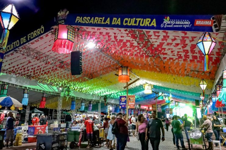 Terceira noite de São João em Porto Seguro anima forrozeiros 29