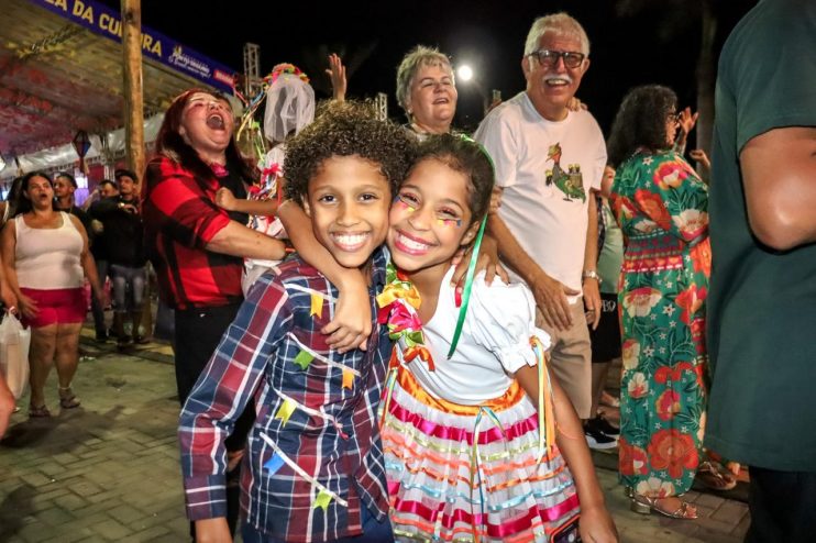 Eduardo Costa é o destaque do domingo de São João em Porto Seguro 35