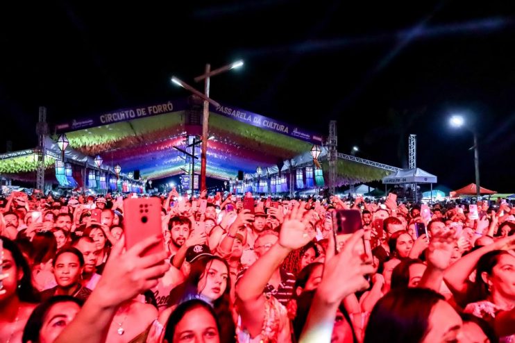 Eduardo Costa é o destaque do domingo de São João em Porto Seguro 11