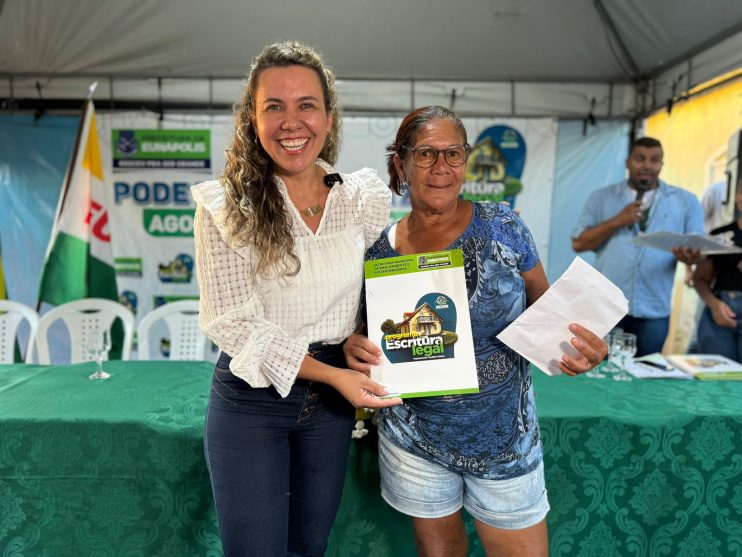 Cordélia segue beneficiando as famílias eunapolitanas e entrega mais títulos de propriedade no bairro Vila Olímpica 25