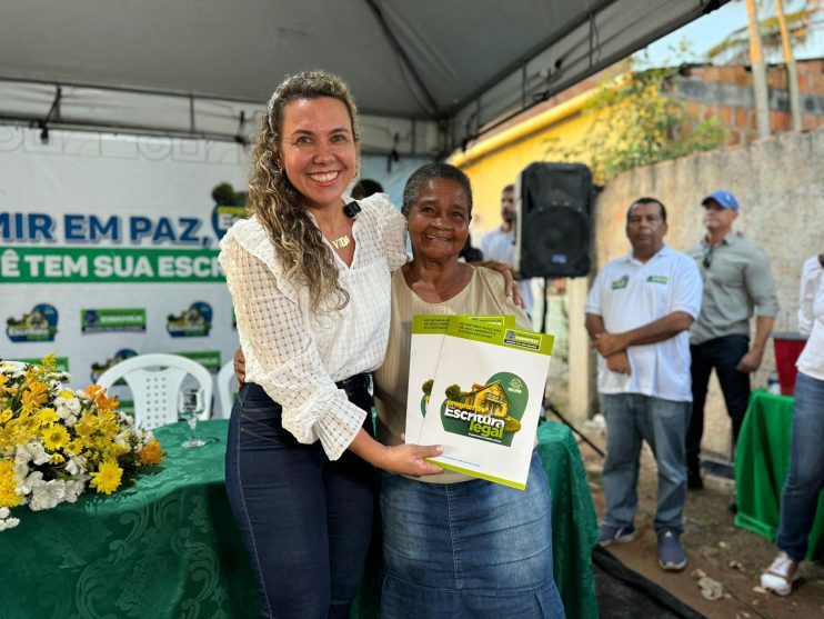 Cordélia segue beneficiando as famílias eunapolitanas e entrega mais títulos de propriedade no bairro Vila Olímpica 20