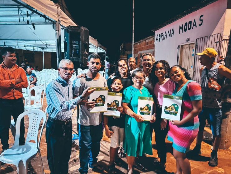 Cordélia segue beneficiando as famílias eunapolitanas e entrega mais títulos de propriedade no bairro Vila Olímpica 19