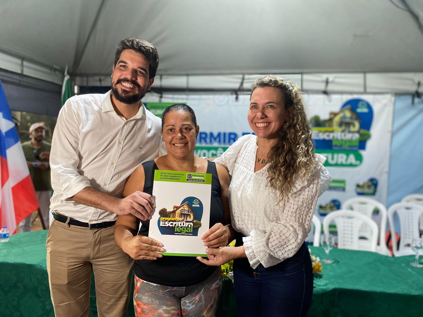 Cordélia segue beneficiando as famílias eunapolitanas e entrega mais títulos de propriedade no bairro Vila Olímpica 7