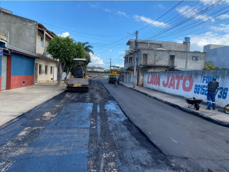 Prefeitura inicia obras de asfaltamento no bairro Pequi 16