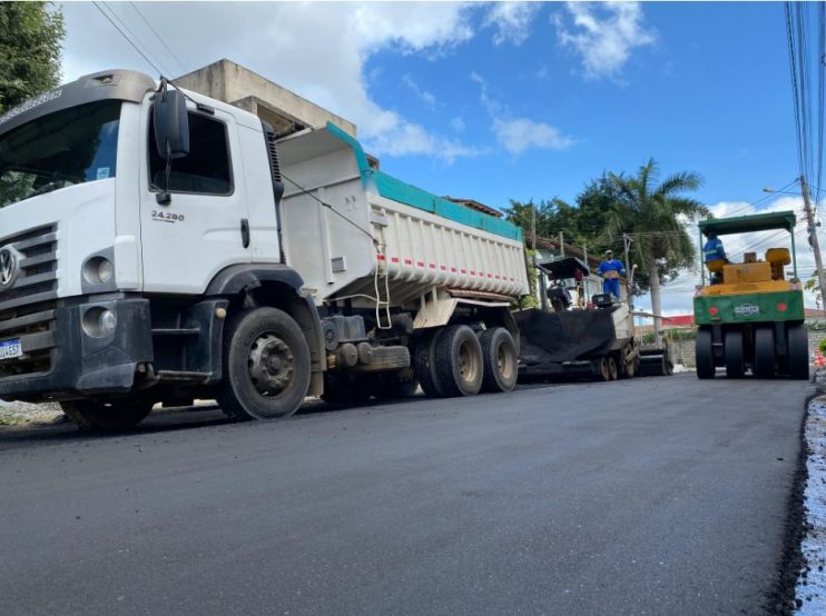 Prefeitura inicia obras de asfaltamento no bairro Pequi 4