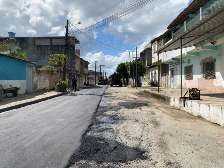 Prefeitura inicia obras de asfaltamento no bairro Pequi 14