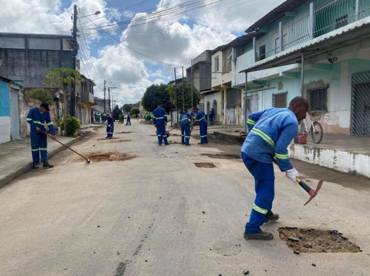 Prefeitura inicia obras de asfaltamento no bairro Pequi 13