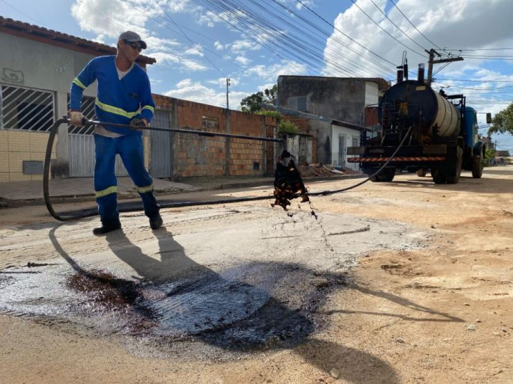 Prefeitura inicia obras de asfaltamento no bairro Pequi 12