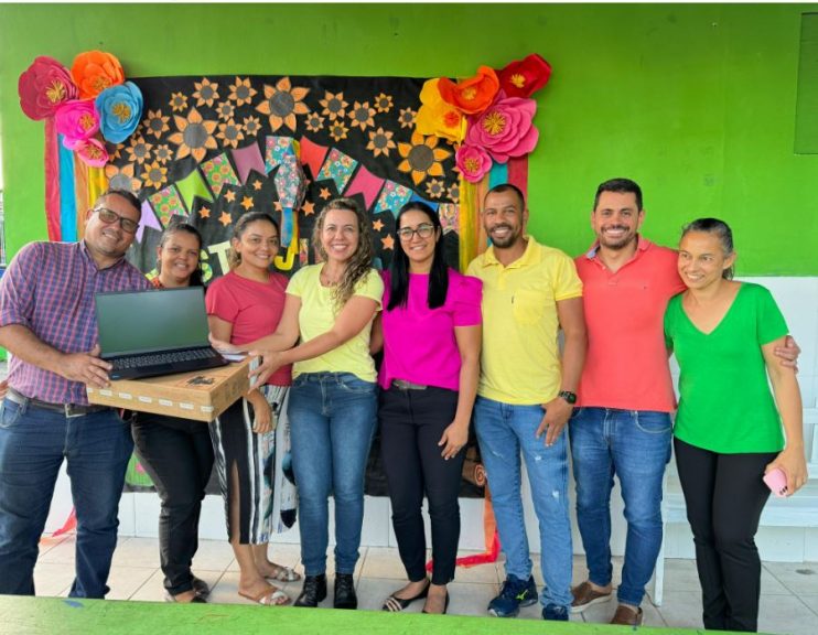 Prefeitura de Eunápolis realiza entrega de notebooks em escolas, ampliando o acesso à educação de qualidade 4