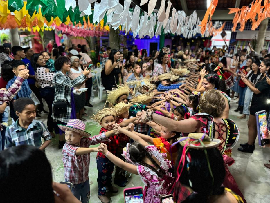 Prefeita Cordélia participa de festa junina no CEMEI Flora Sales e é recebida calorosamente 8