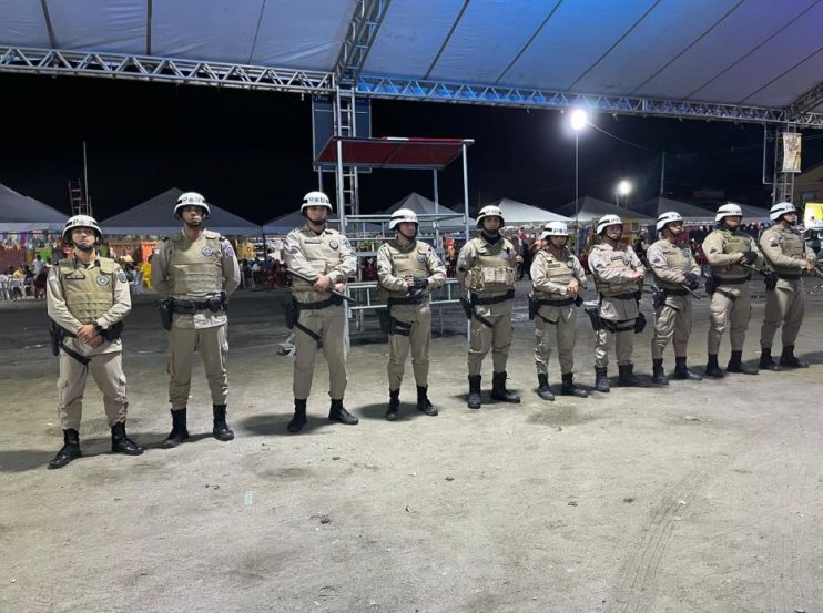 Quadrilha junina e forró de vaquejada agitaram as Vilas do Forró em Eunápolis neste fim de semana 9