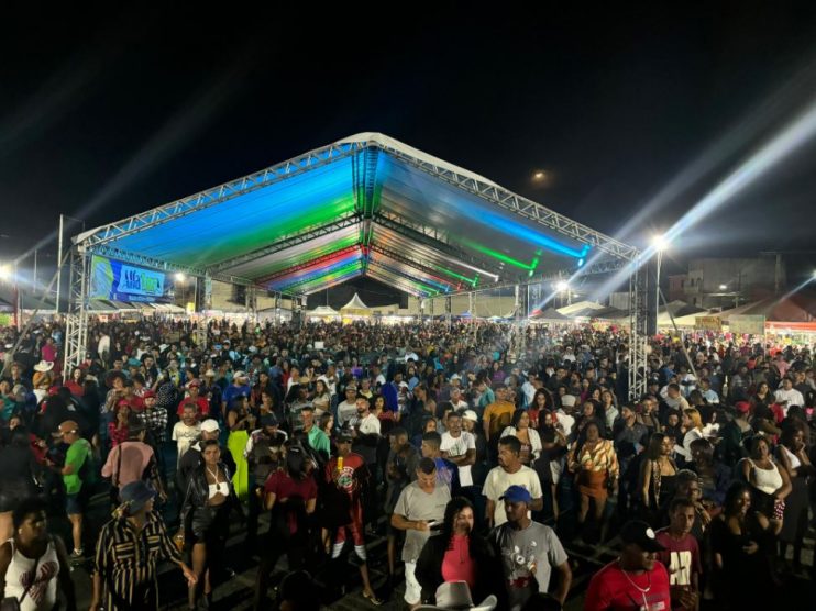 Quadrilha junina e forró de vaquejada agitaram as Vilas do Forró em Eunápolis neste fim de semana 26