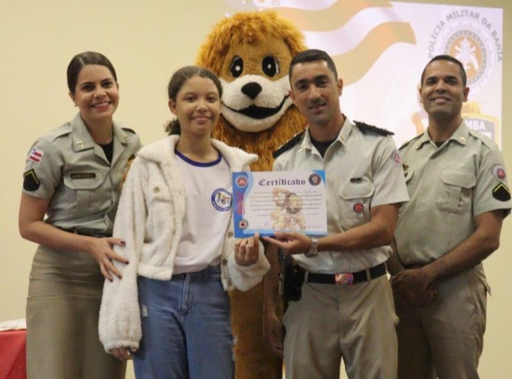 Polícia Militar realiza solenidade de formatura do Programa Educacional de Resistência às Drogas e Violência 4