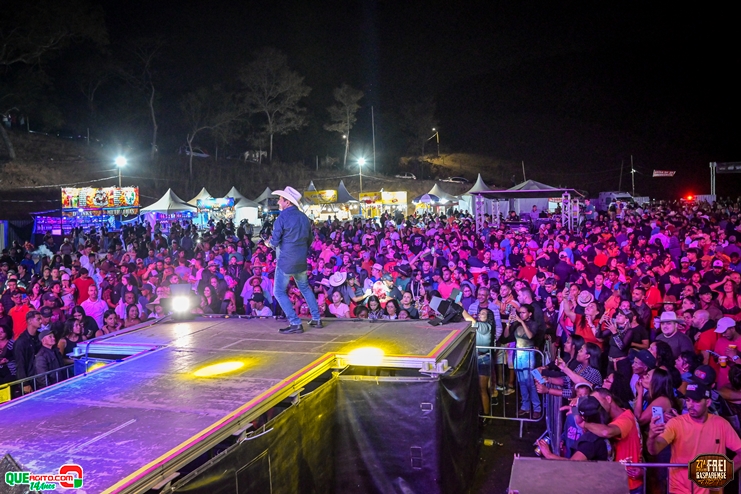 Robério e Seus Teclados encerra com chave de ouro a 27ª Festa do Freigasparense Ausente 4