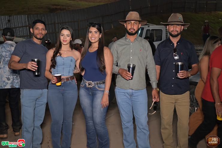 Robério e Seus Teclados encerra com chave de ouro a 27ª Festa do Freigasparense Ausente 5