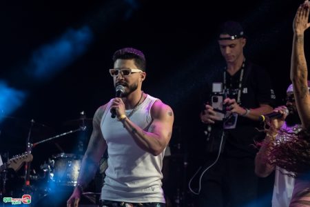 Papazoni explodiu! Em plena quarta-feira mais de 5 mil pessoas no show da banda em Porto Seguro 7