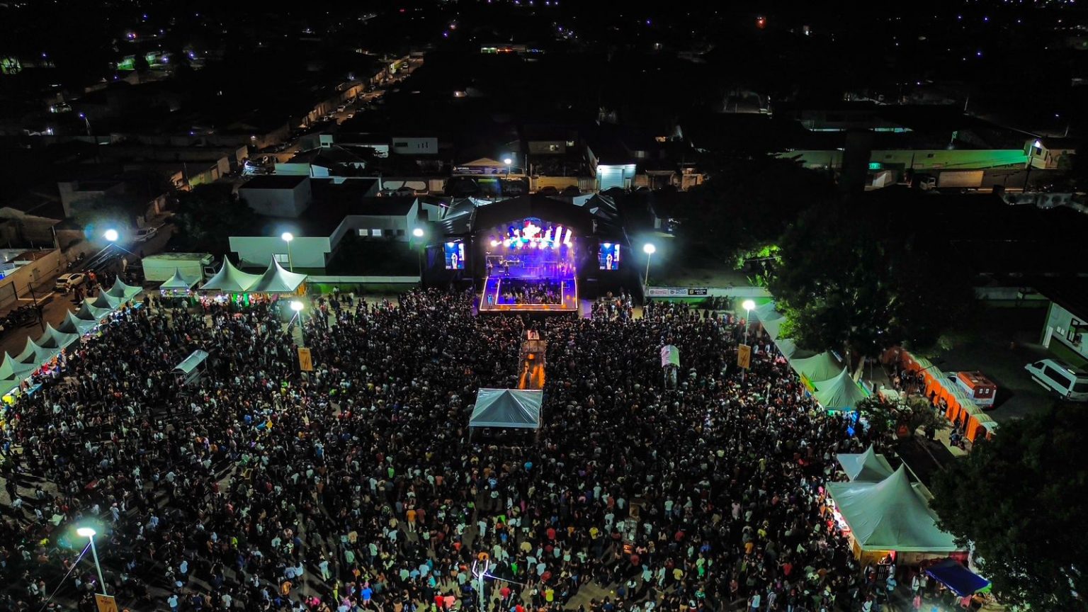 FECHOU COM CHAVE DE OURO: Segundo dia de Vila do Forró no Centauro reúne milhares de pessoas nos shows de Netto Brito, Silfarley e Larissa Gomes 11