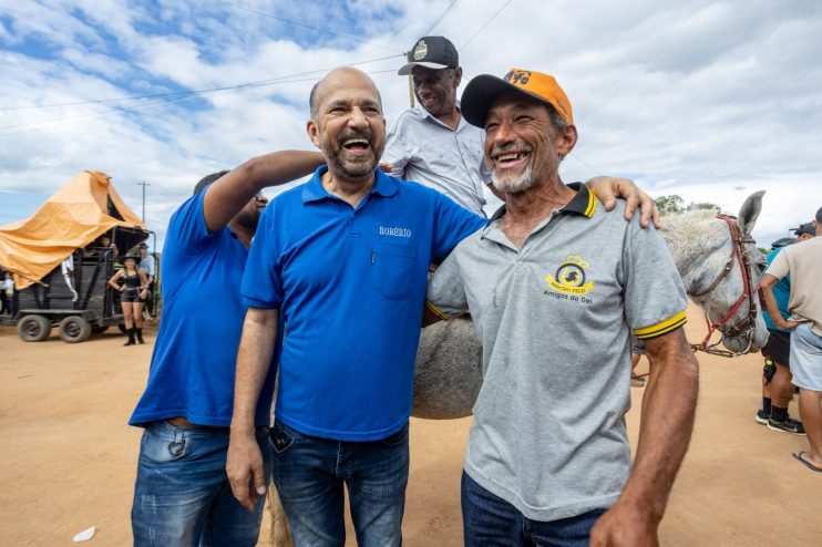 Pré-candidato a prefeito, Robério prestigia eventos no Ponto Bahia e Ponto Maneca 13