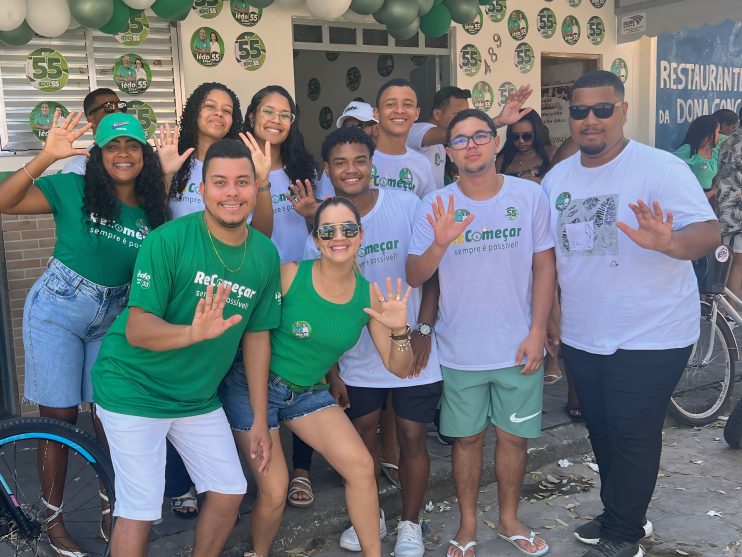 Grande Sucesso do Adesivaço em Belmonte: Juventude Lidera Movimento Popular em Apoio a Iêdo Elias e Alice Britto 18