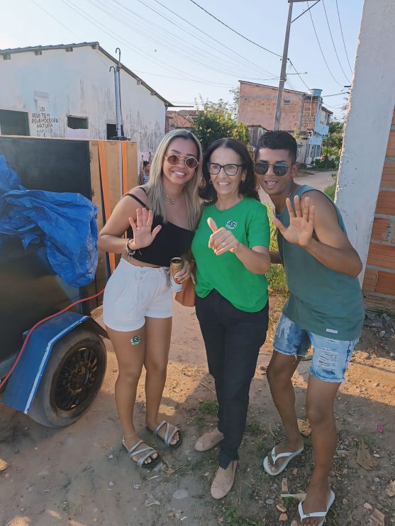 Grande Sucesso do Adesivaço em Belmonte: Juventude Lidera Movimento Popular em Apoio a Iêdo Elias e Alice Britto 22