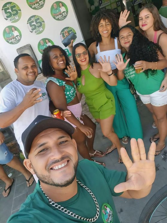 Grande Sucesso do Adesivaço em Belmonte: Juventude Lidera Movimento Popular em Apoio a Iêdo Elias e Alice Britto 32