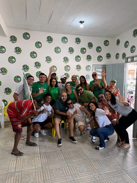 Grande Sucesso do Adesivaço em Belmonte: Juventude Lidera Movimento Popular em Apoio a Iêdo Elias e Alice Britto 36