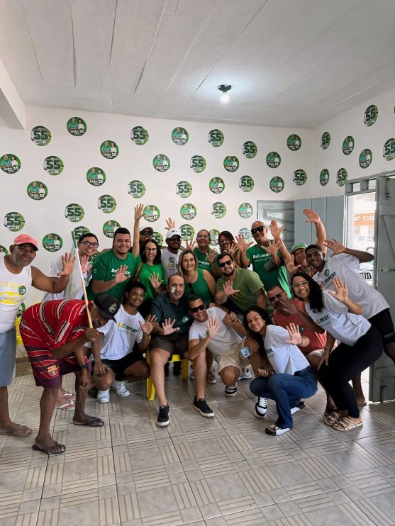 Grande Sucesso do Adesivaço em Belmonte: Juventude Lidera Movimento Popular em Apoio a Iêdo Elias e Alice Britto 37