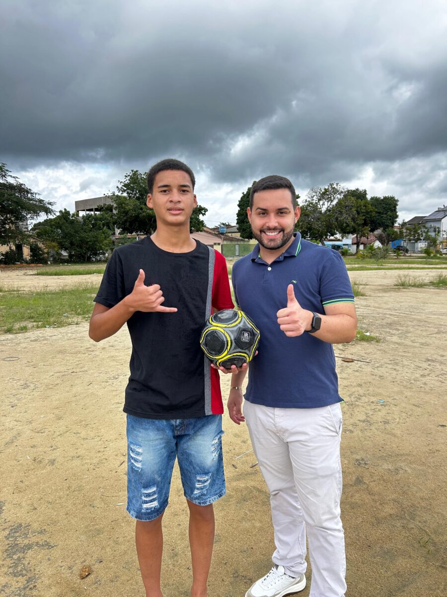 Adolescente de Eunápolis ganha chuteira da Saiu Premiações e vai participar de peneira em time profissional 5