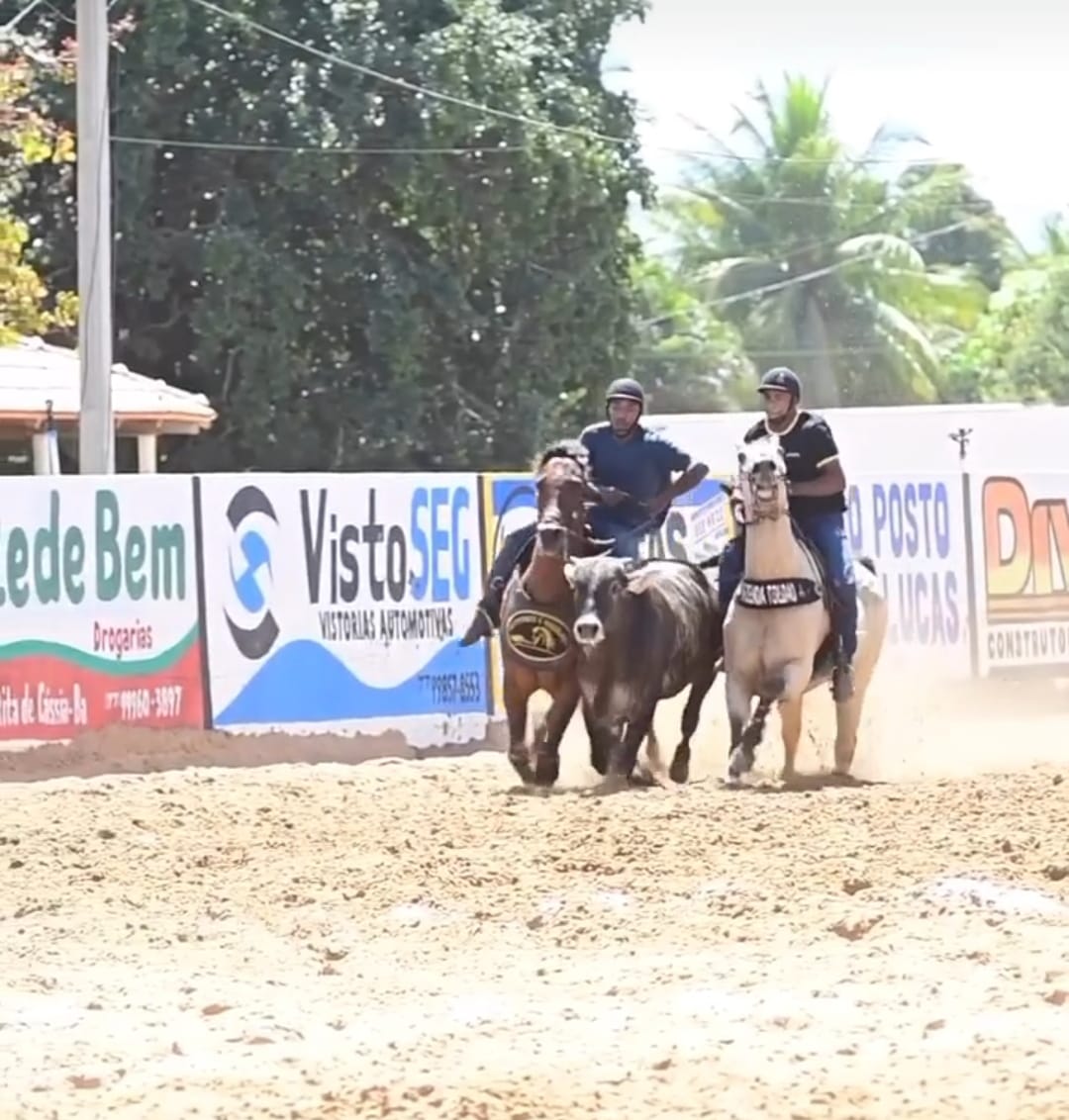 Amado Batista e Léo Fera agitam festa de Inauguração do Parque de Vaquejada de Santa Rita de Cássia 5