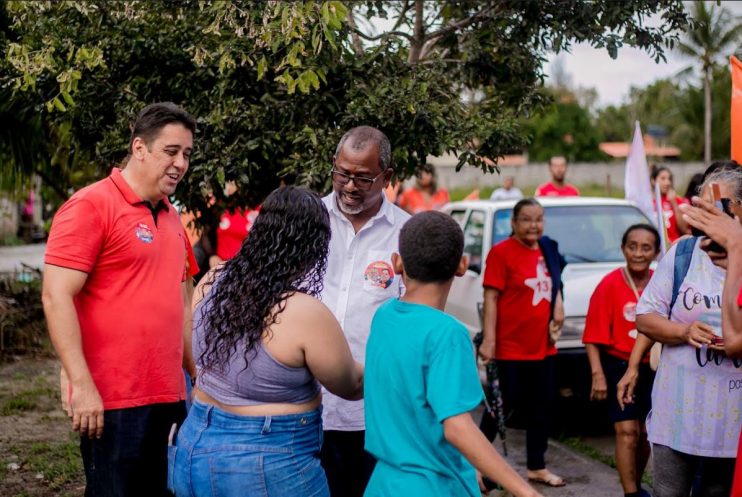 Candidato a Prefeito Professor Iszael lidera grande caminhada com centenas de apoiadores em Santa Cruz Cabrália 12