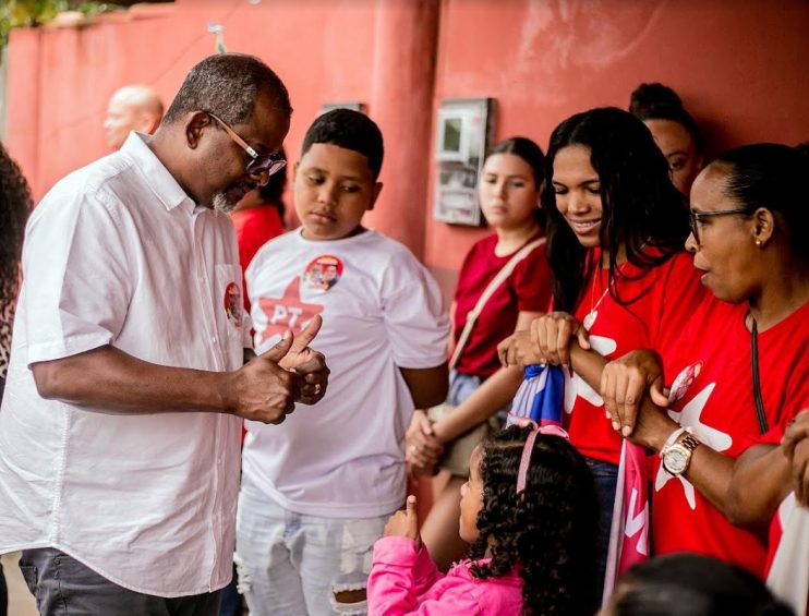 Candidato a Prefeito Professor Iszael lidera grande caminhada com centenas de apoiadores em Santa Cruz Cabrália 18