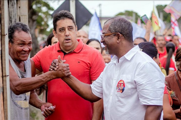 Candidato a Prefeito Professor Iszael lidera grande caminhada com centenas de apoiadores em Santa Cruz Cabrália 17