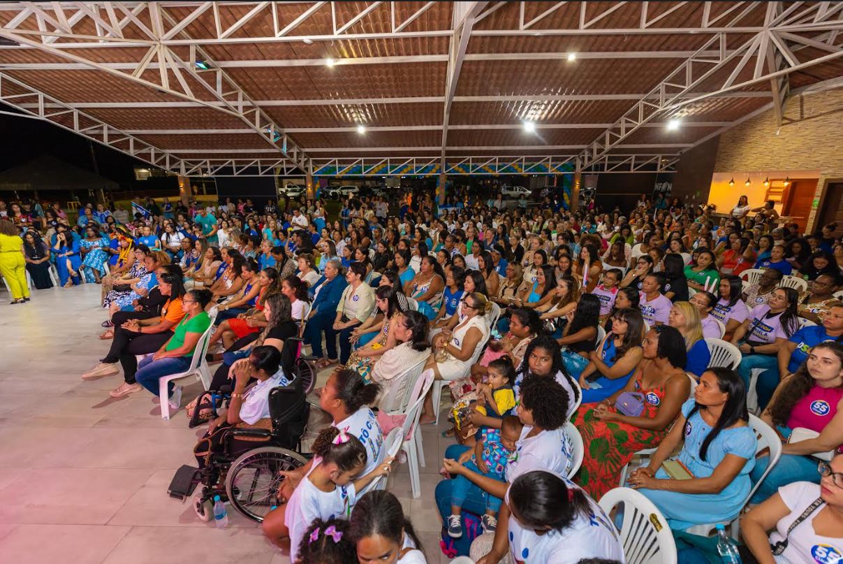 Centenas de mulheres se reúnem em apoio à candidatura de Cláudia à prefeita de Porto Seguro 7