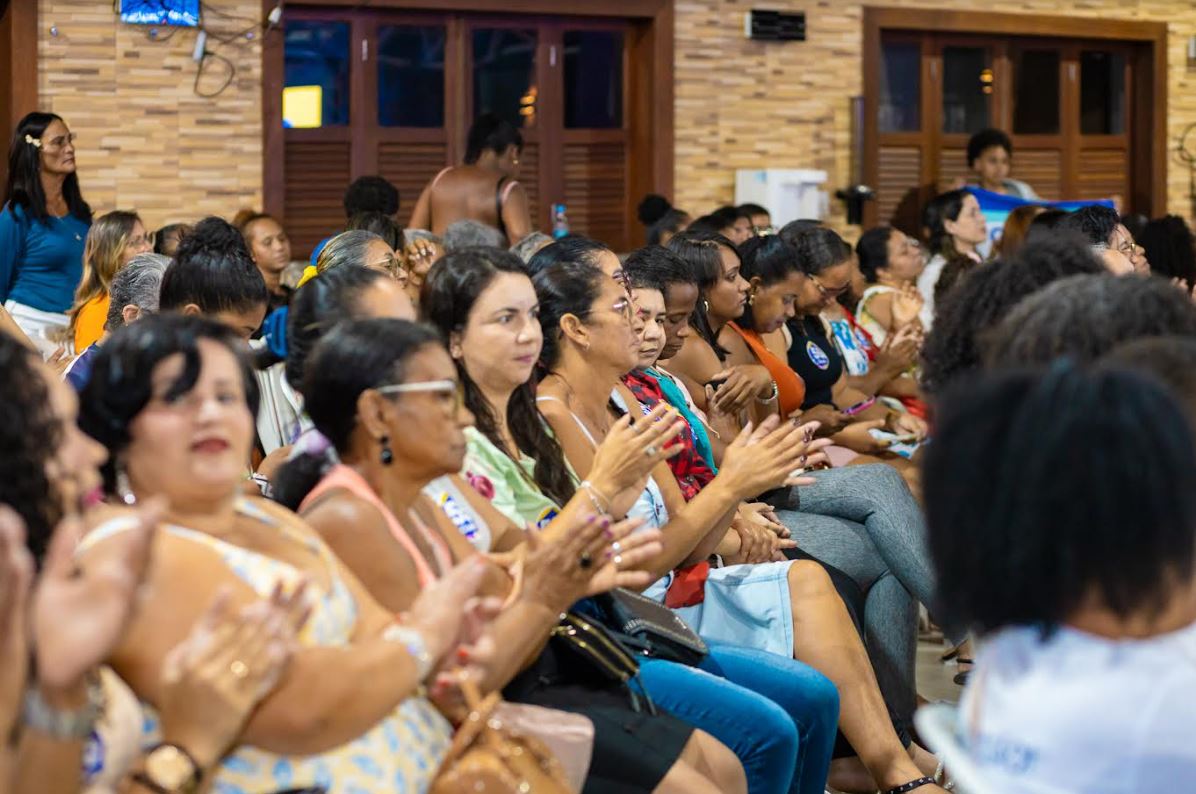 Centenas de mulheres se reúnem em apoio à candidatura de Cláudia à prefeita de Porto Seguro 6