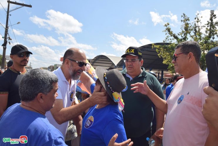 Robério arrasta multidão em caminhada e visita à feira do Juca Rosa neste domingo 9