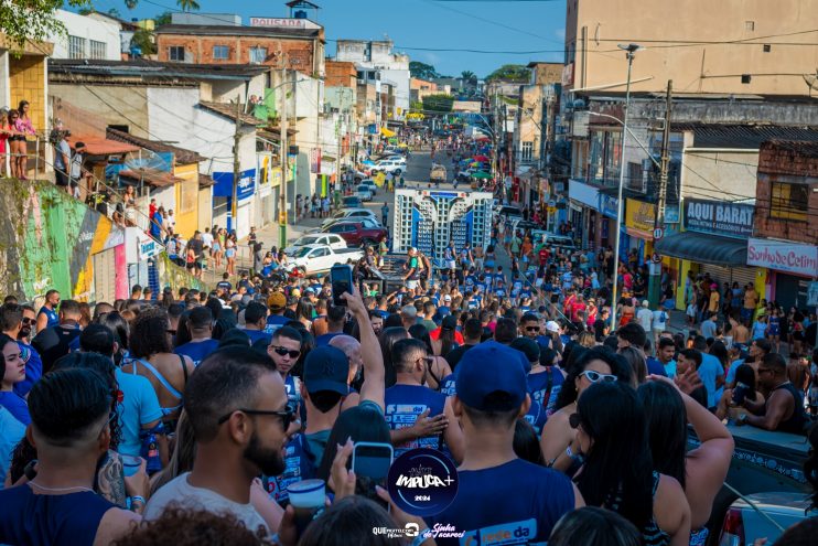 Centenas de foliões desfilaram no bloco da Impuca 2024 que foi surreal 330