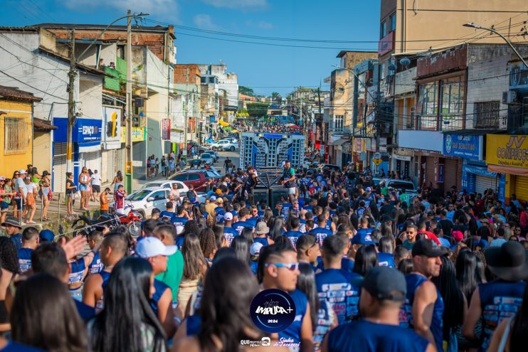 Centenas de foliões desfilaram no bloco da Impuca 2024 que foi surreal 353