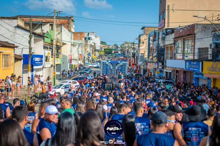 Centenas de foliões desfilaram no bloco da Impuca 2024 que foi surreal 354