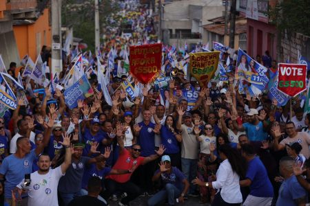 Porto Seguro: Mais de 8 mil pessoas na primeira grande caminhada de Cláudia 20