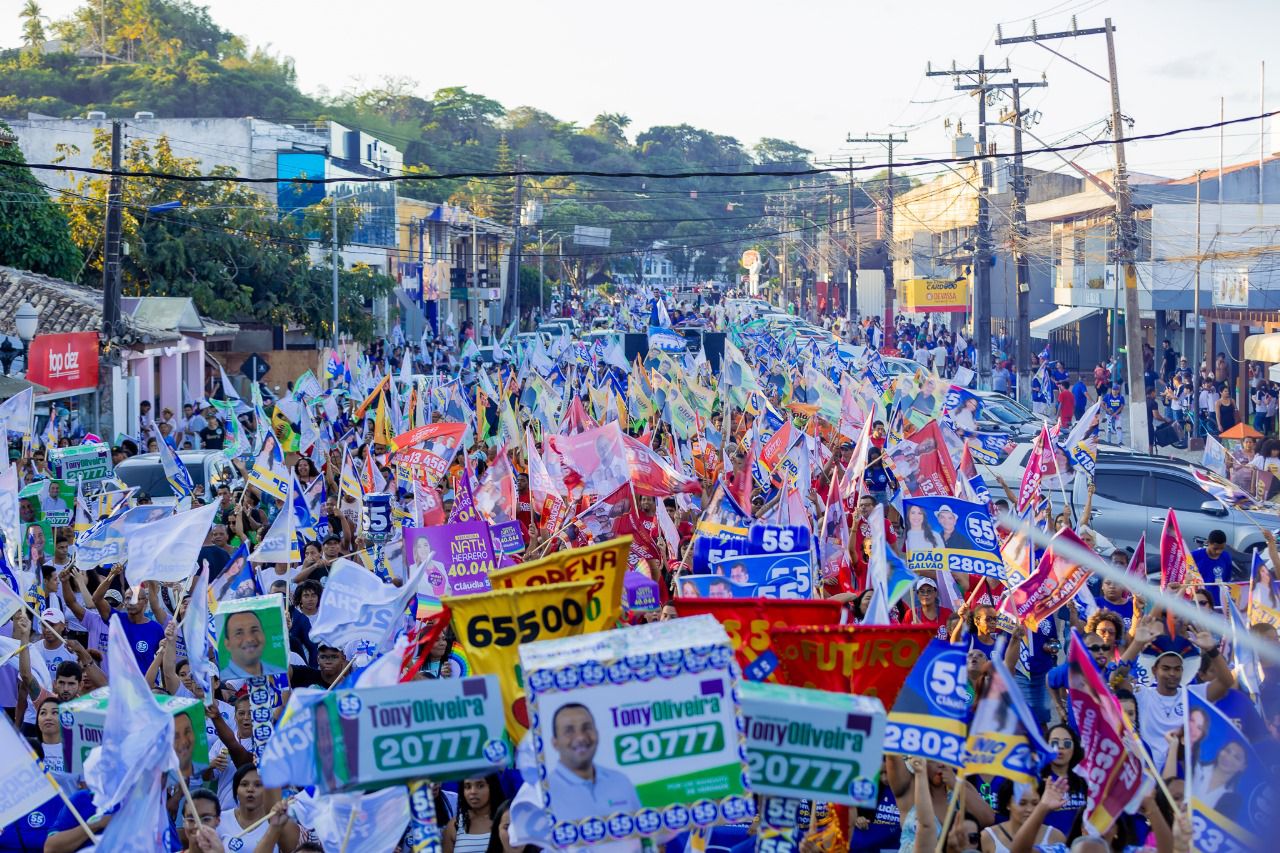 Cláudia leva multidão ao Centro em caminhada 6