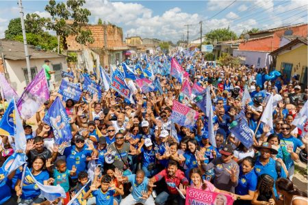 Robério arrasta multidão em caminhada e visita à feira do Juca Rosa neste domingo 9