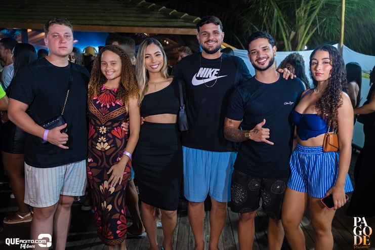 Muita gente bonita e alto astral no Pagode Prime da cabana Area Beach 7