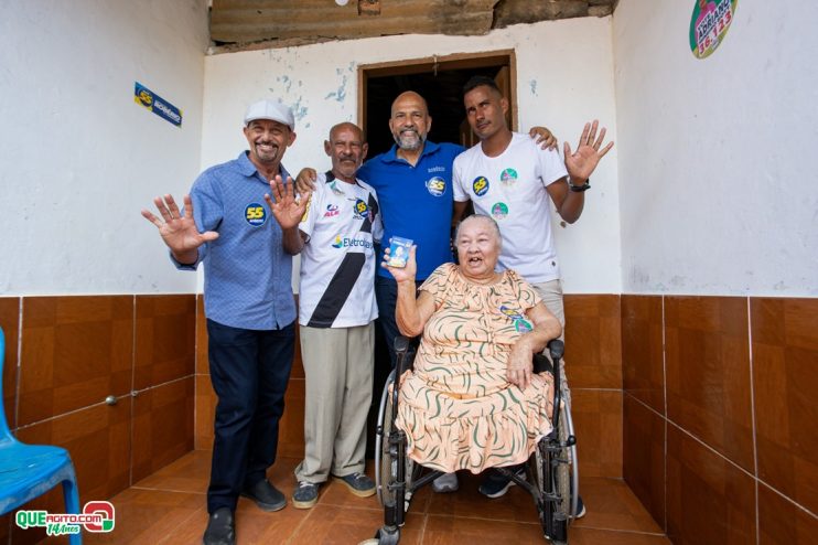 Em caminhada na Colônia com candidatos a vereador, Robério é aclamado pela população 12